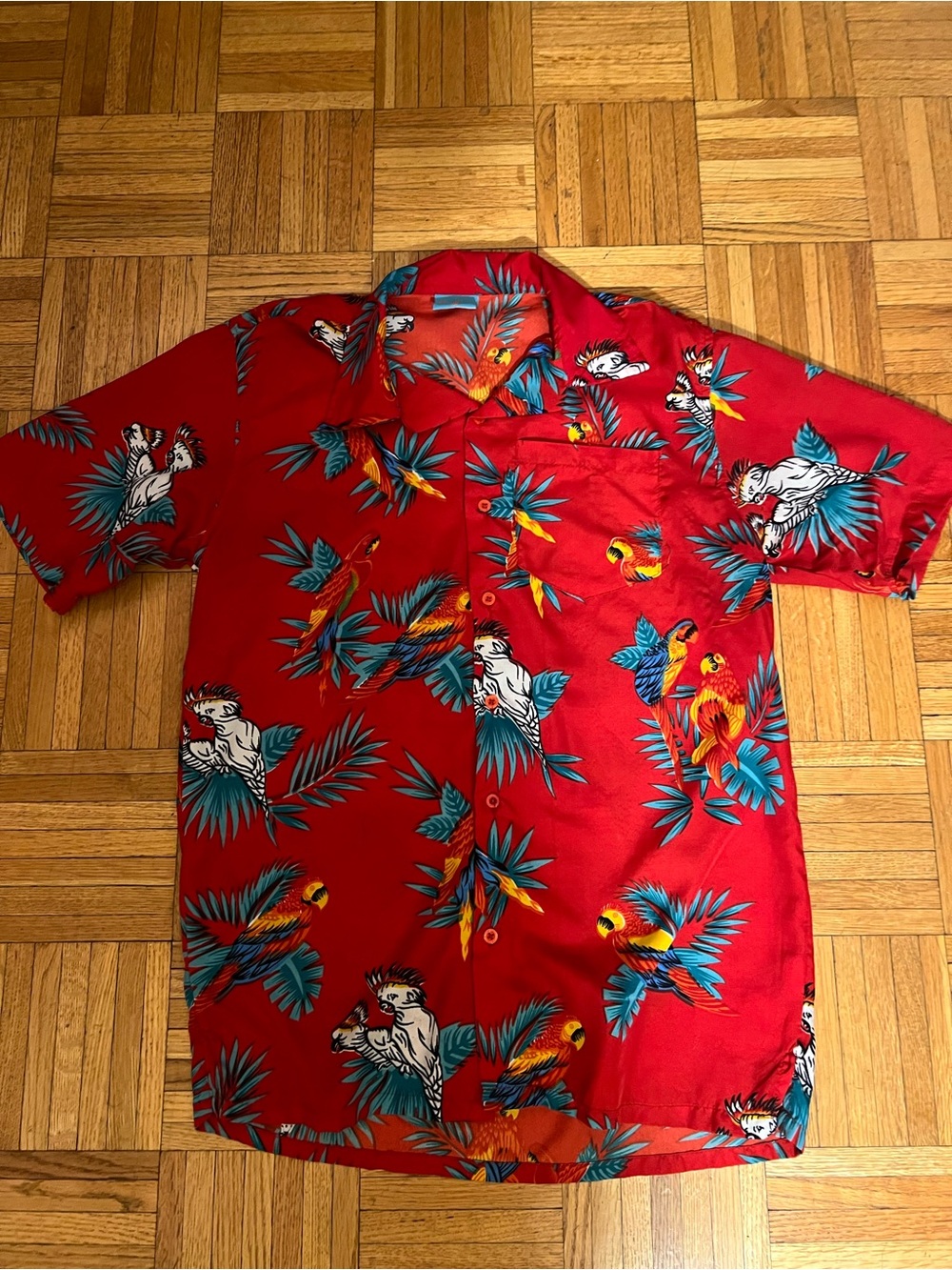 Surfer Vibes in this On Shore Hawaiian Red Tropical Parrot Print Shirt Size M